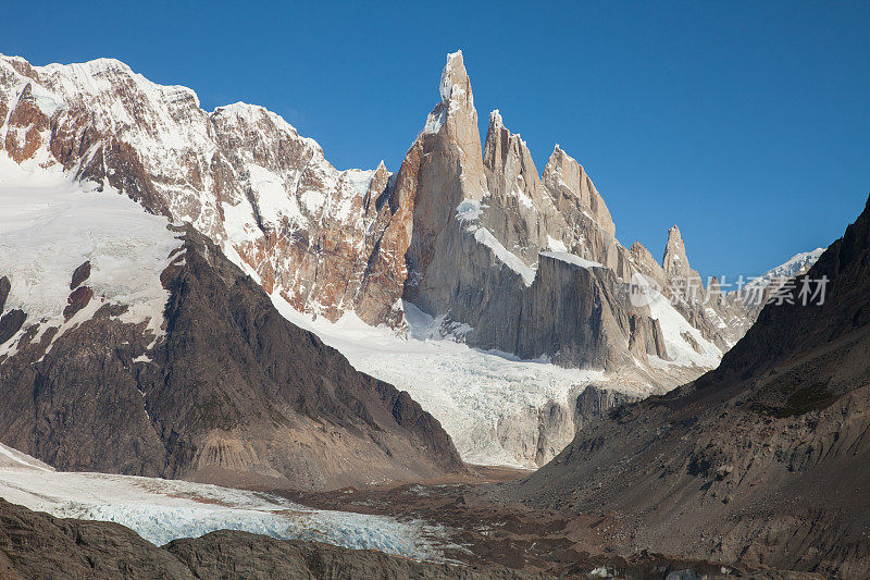 阿根廷的Cerro Torre山